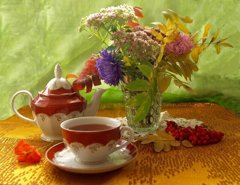 Было чудное осеннее утро. Утреннее настроение. Чудесного утра. Чаепитие и цветы. Утреннего чаепития с пожеланиями.